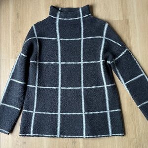 Artisan Ny Charcoal and Cream Knit Sweater